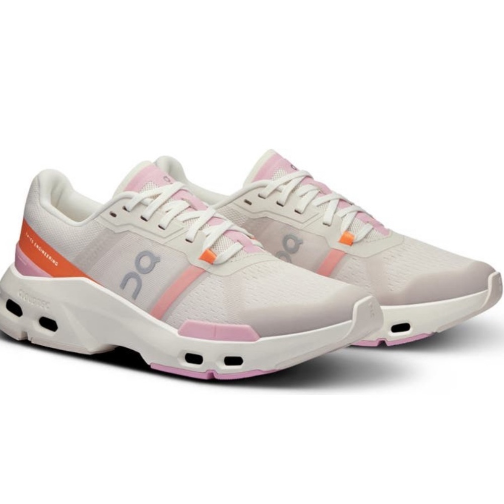 On cloudpulse training shoe in Pearl/Blossom